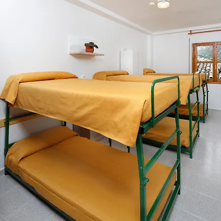 Hostel Sierra De Arbe Naval
